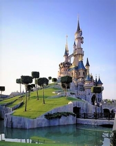 Het kasteel van Doornroosje in Disneyland bij Parijs