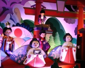 Japanse geisha’s in It's a Small World