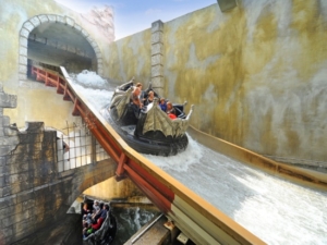 Een spannende afdaling in River Quest in Phantasialand