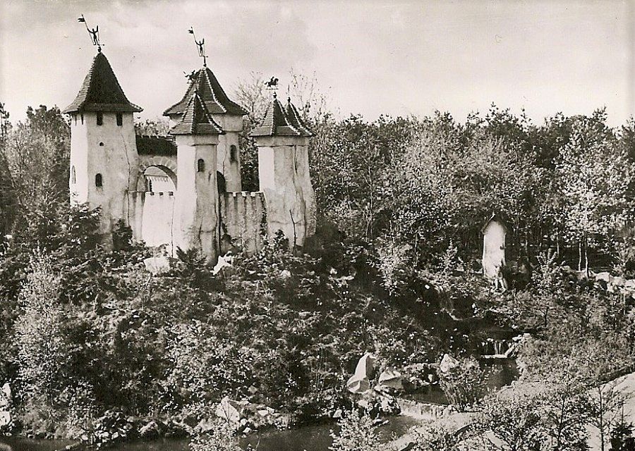 Het kasteeltje van Doornroosje in de Efteling